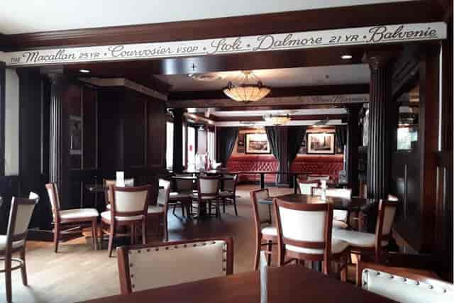 Private dining room at Pappadeaux Seafood Kitchen, ideal for intimate events and meetings.