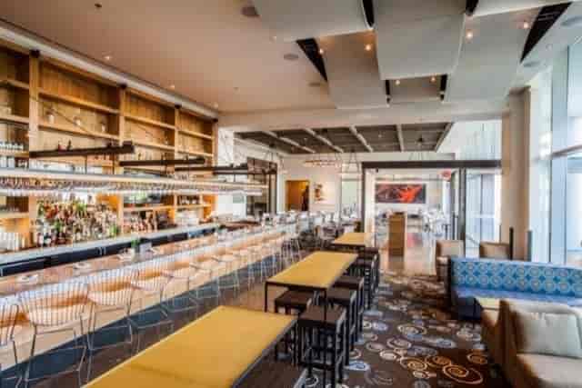 Modern event venue in Caracol with sleek bar, ideal for receptions and meetings.