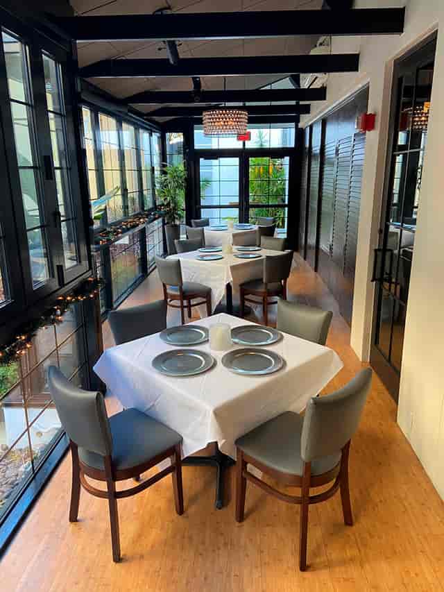 Elegant dining area in Truluck's Houston, perfect for corporate dinners and events.