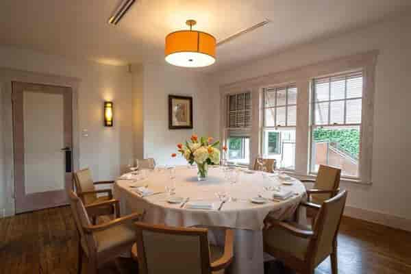 Elegant dining room with round table, perfect for corporate dinners and private events.