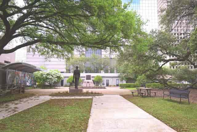 Connally Plaza at The Heritage Society: serene outdoor venue with greenery for events.