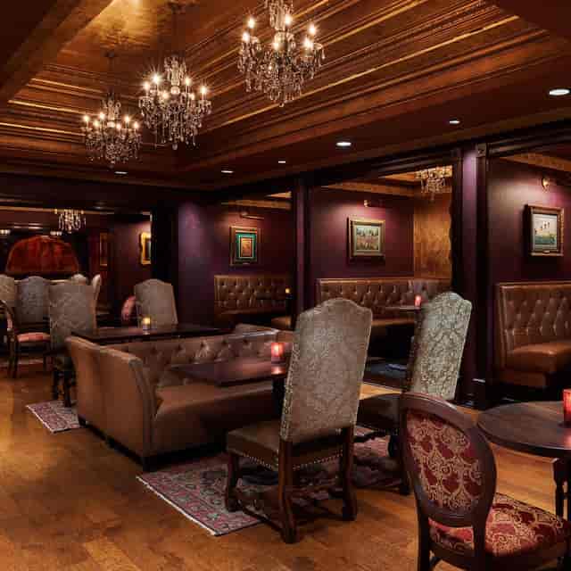 Elegant Foundation Room at House of Blues Houston, ideal for upscale events and meetings.