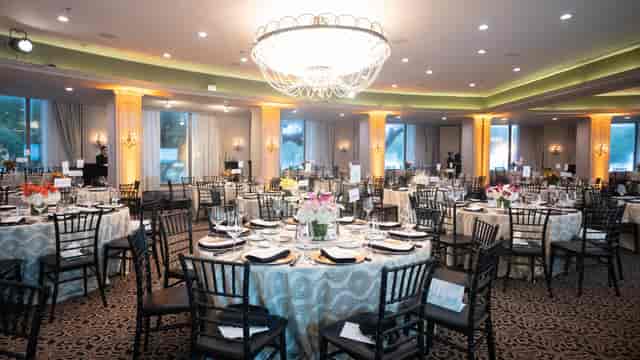 Elegant banquet hall with round tables, perfect for weddings and corporate events.