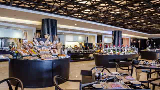 Corniche All Day Dining at Sofitel Abu ...