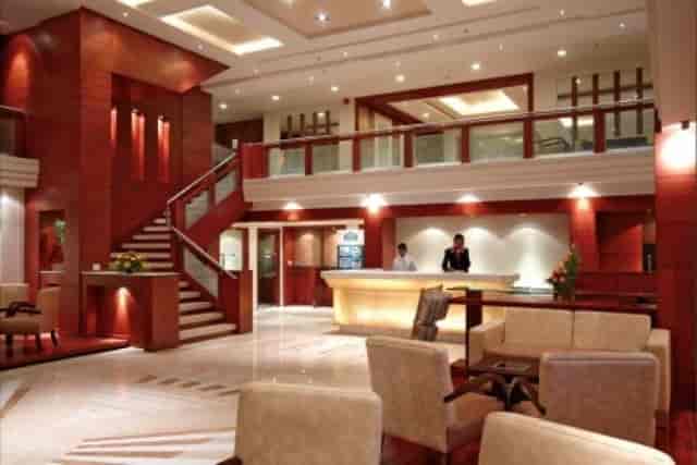 Modern hotel lobby in Nebula Hall, perfect for events and meetings. Elegant design.