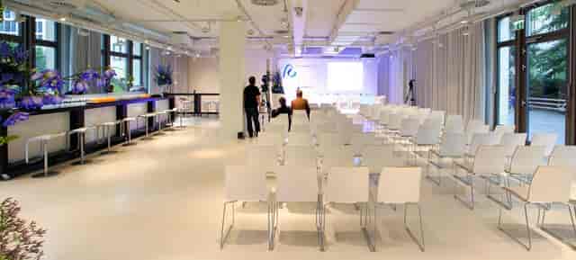 Versatile event space in Berliner Freiheit, ideal for conferences with modern decor.