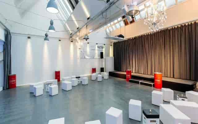 Versatile Forum Factory Berlin event space with natural light, ideal for workshops and presentations.