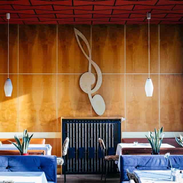 "Sophisticated dining at MILCHBAR, Funkhaus Berlin with elegant wooden decor for events."