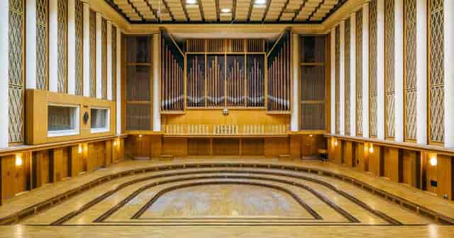 Spacious MILCHBAR venue in Funkhaus Berlin with elegant wood paneling for events.