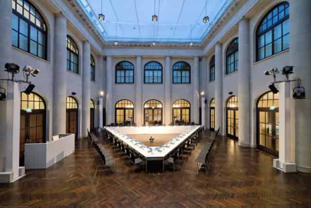 Glass-topped hall
