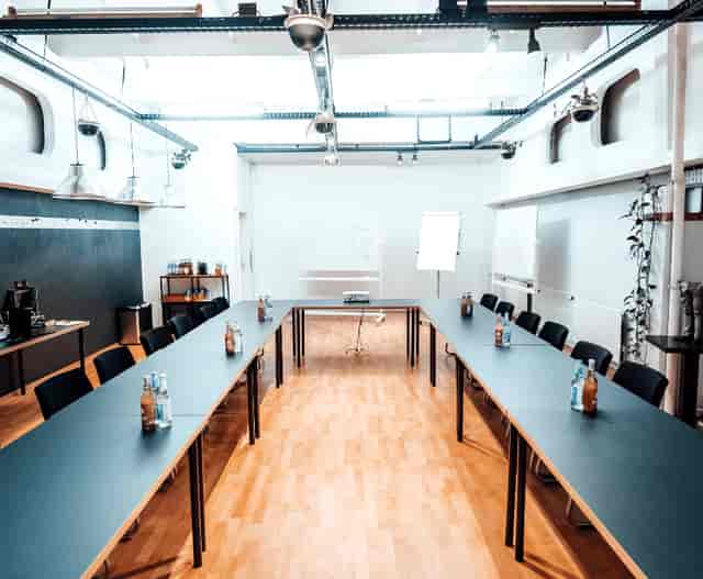 Meeting room in MotionLab Berlin, designed for workshops and collaboration.