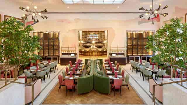 Stylish restaurant event space in Fredericks Berlin with elegant seating and greenery.
