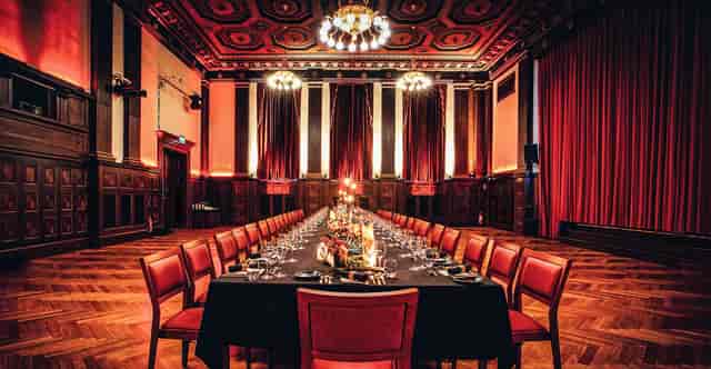 Foyer Meistersaal Berlin: elegant banquet hall for corporate events and formal dinners.