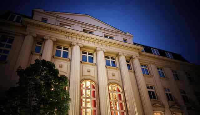 Wandelhalle in Meistersaal Berlin, elegant venue for weddings and galas at night.