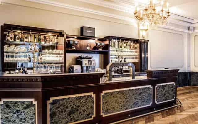 Grüner Salon bar in Meistersaal Berlin, elegant woodwork for cocktail receptions.