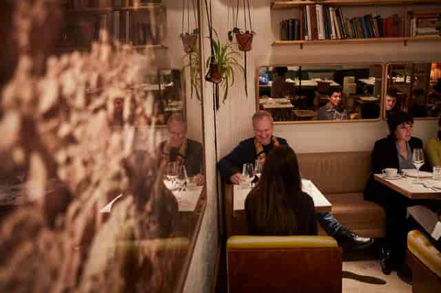 Cozy Bärensaal restaurant in Panama, ideal for intimate meetings and networking events.