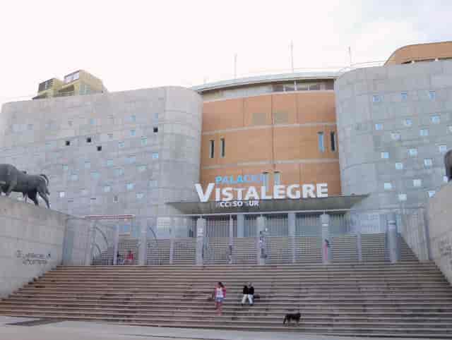 Palacio Vistalegre exterior, modern venue for conferences and exhibitions.