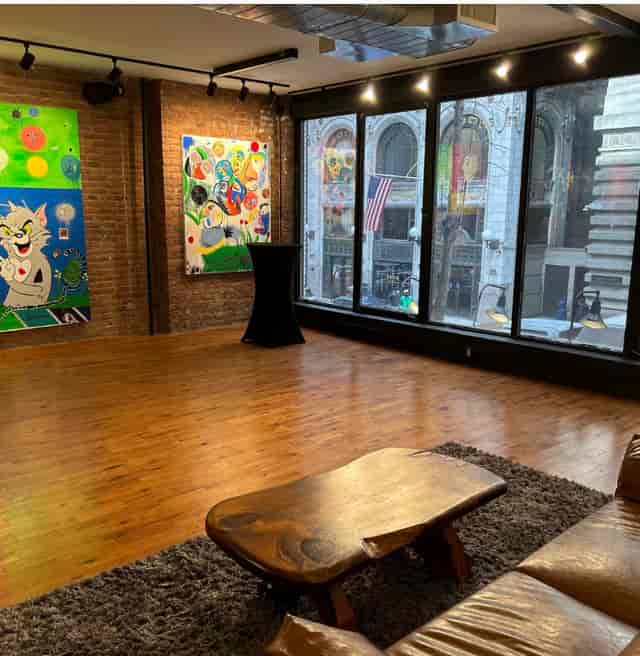 Versatile Loft 39 event space with natural light, perfect for creative gatherings.