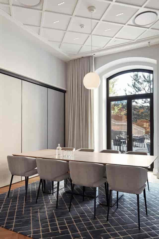 Modern meeting room in Villa Copenhagen with spacious table and natural light.