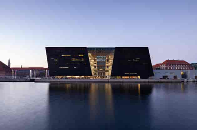 Rifbjerg at The Black Diamond: sleek venue reflecting on water for innovative events.