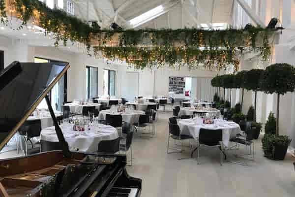 Elegant Danish Chamber of Commerce event space with lush decor for weddings and corporate dinners.