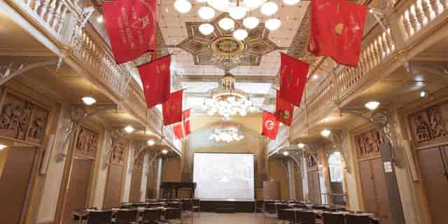 Festsalen event space in Arbejdermuseet with high ceilings, ideal for meetings and presentations.