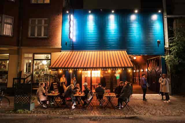 Vibrant outdoor dining at Stiletten in RUST, perfect for networking and social events.