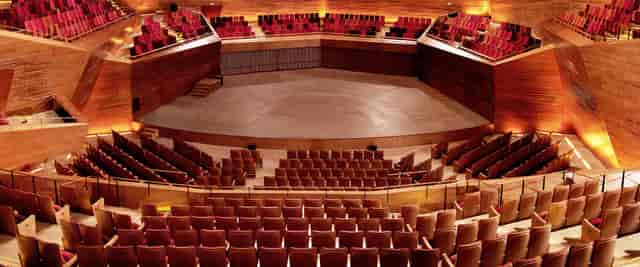 Alt tag: Concert hall in DR Koncerthuset with tiered seating for conferences and events.