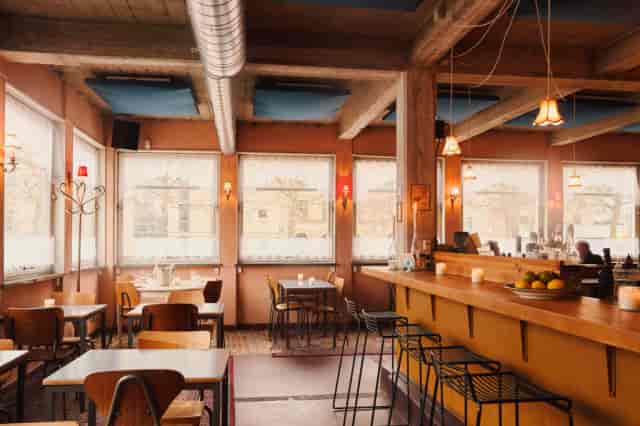 Stylish venue in H15 Kødbyen with natural light for casual meetings and events.