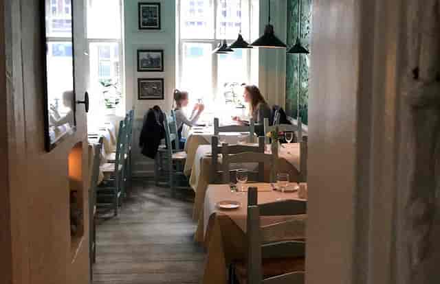Intimate dining space at Ristorante San Giorgio, perfect for small meetings and networking events.