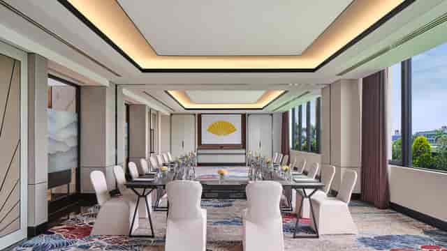 Elegant meeting room at Mandarin Oriental Jakarta for corporate events, featuring natural light.
