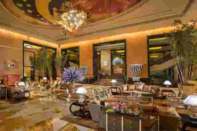 Cascade Lounge