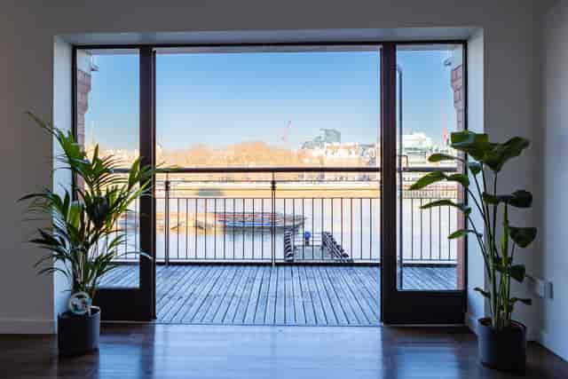Bright West Wing in OXO2 with large windows, ideal for meetings and events.