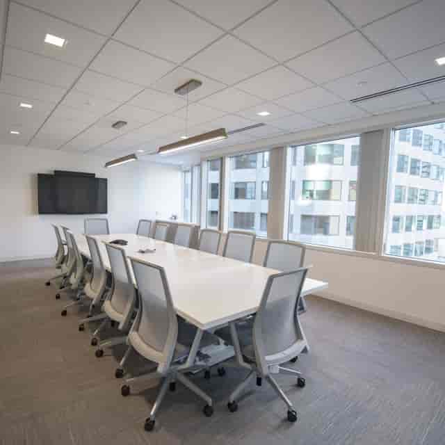 Modern boardroom with ergonomic chairs, ideal for conferences and meetings.