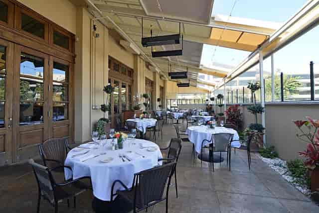 Outdoor dining bar at Il Fornaio Manhattan Beach, perfect for elegant events and gatherings.