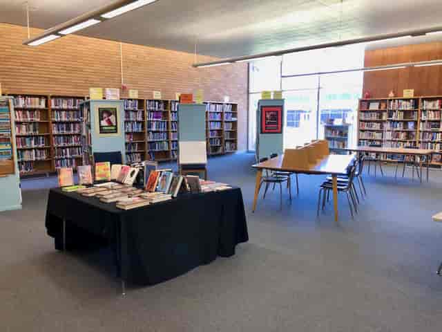 Burbank High School library meeting space for workshops with central table and natural light