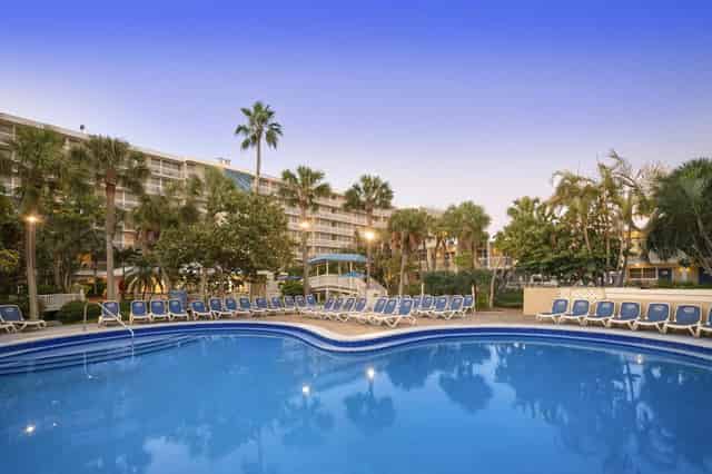 Grand Palm Colonnade