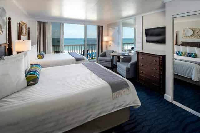 Grand Palm Colonnade