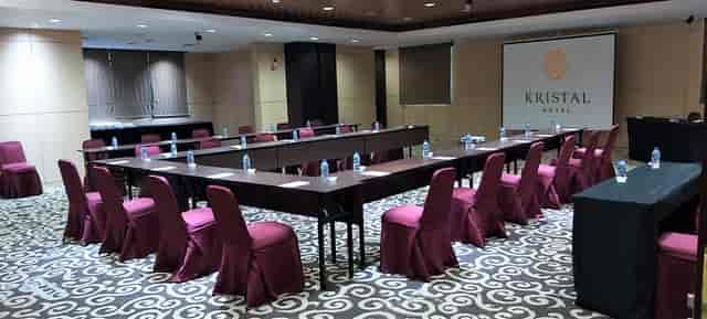 Sapphire Room at Kristal Hotel, U-shaped seating for corporate meetings and workshops.