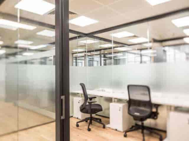Modern minimalist office space in El Segundo for meetings and collaborative events.