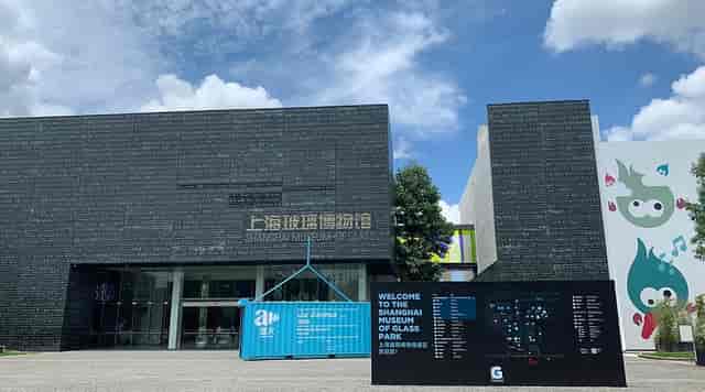 Modern Event Hall at Shanghai Museum of Glass, perfect for exhibitions and meetings.