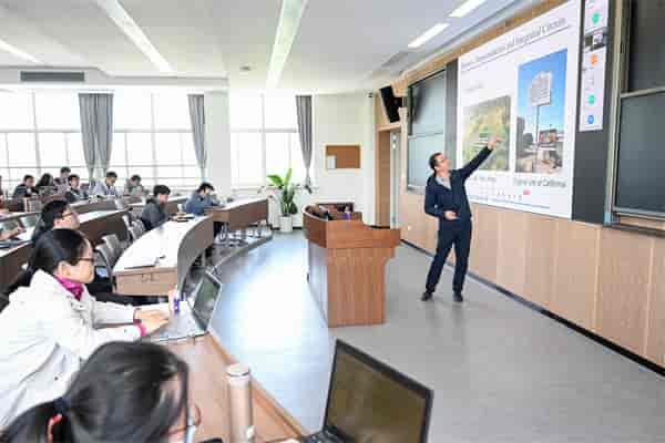 Professional presentation in Shanghai University classroom with advanced audiovisual technology.