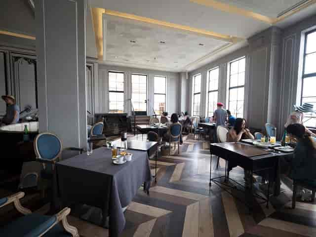 Stylish event venue at Bund 18 with elegant seating for meetings and networking.