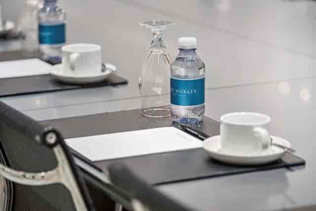 Professional meeting room with branded water bottles, ideal for corporate presentations.