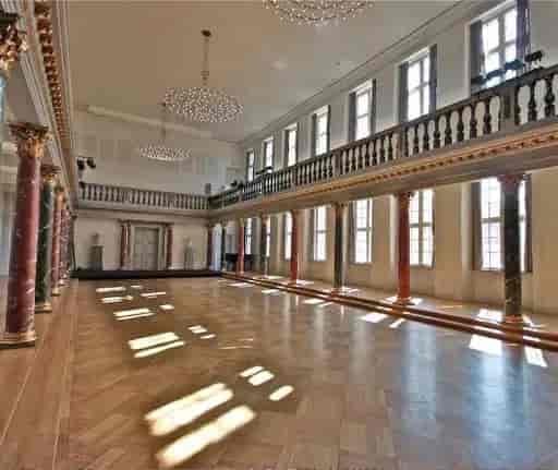 Elegant exhibition space in Copenhagen with high ceilings, perfect for corporate events.