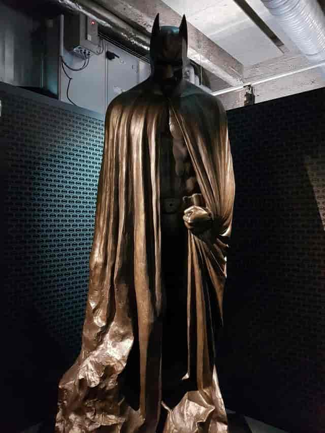 Cloaked statue centerpiece at Cité de la Mode for memorable events and galas.