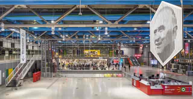 Spacious Forum at Centre Pompidou, ideal for engaging conferences and events.