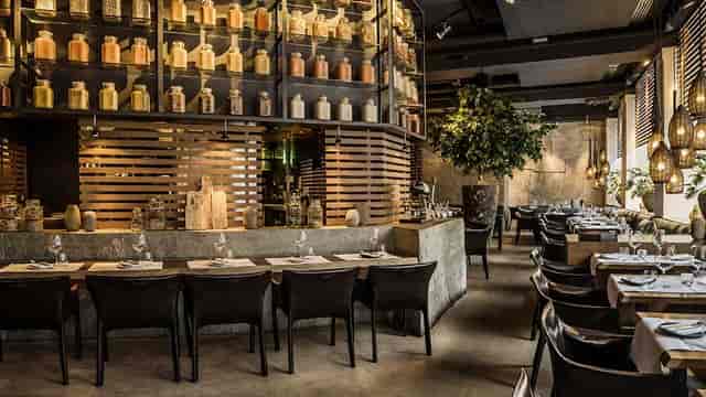 Aura Bar Lounge Zurich: stylish restaurant with elegant seating for intimate gatherings and dinners.