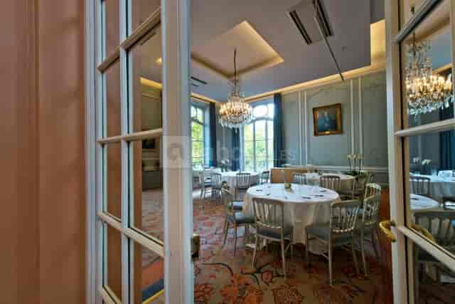 Les Salons de l'Hôtel des Arts et ...