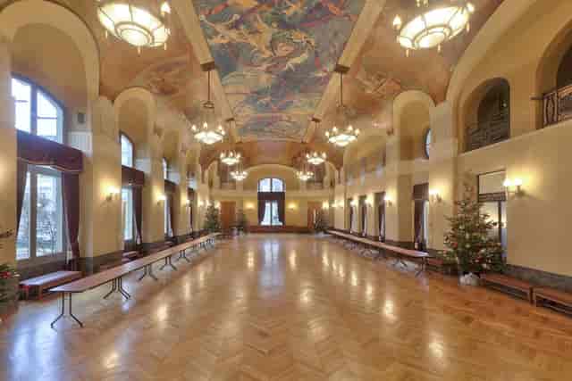 Elegant Birthday Hall in Paris, featuring high ceilings and perfect for upscale events.